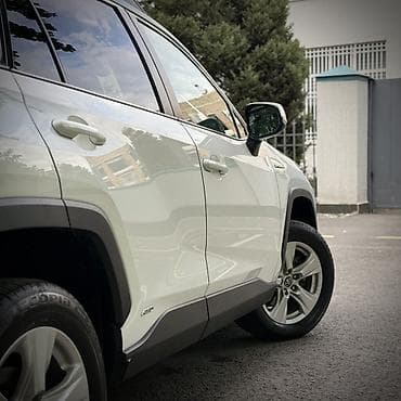 решетка на ипсум: Toyota RAV4: 2020 г., 2.5 л, Вариатор, Гибрид, Внедорожник — 5