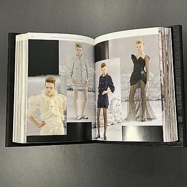 самые популярные журналы о моде: Книга: Chanel Catwalk. The Complete Collections Издательство: Thames — 4