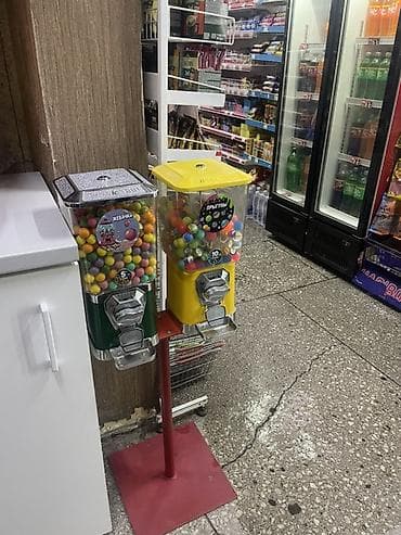 Двухсекционный торговый автомат на стойке для продажи жевательных at lalafo.kg Двухсекционный торговый автомат на стойке для продажи жевательных