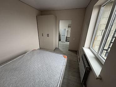 катедж ик: Сдаётся компактная комната с базовой мебелью в светлых тонах. Квартира — 8