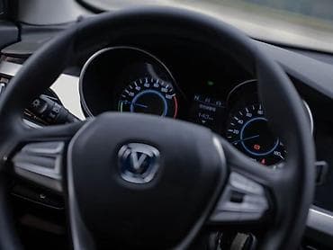 китайские электрокары: Changan Eado: 2024 г., Электромобиль, Седан — 9
