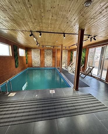 Гостевой дом с крытым бассейном и парилкой - Просторный крытый