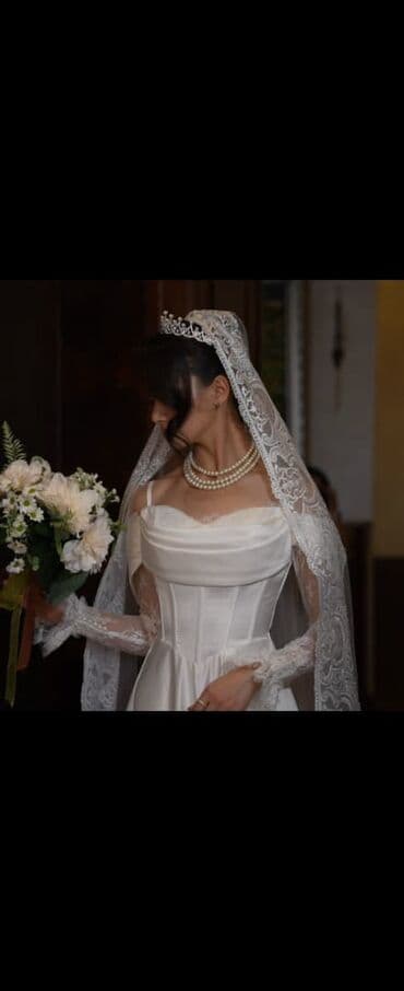 свадебные платья оптом бишкек: Свадебное платье, S, Без кольца, Дизайнерское, С корсетом, Атлас, А-силуэт, Италия, Жемчуг, Кружево, Цветочные элементы, Новый — 5