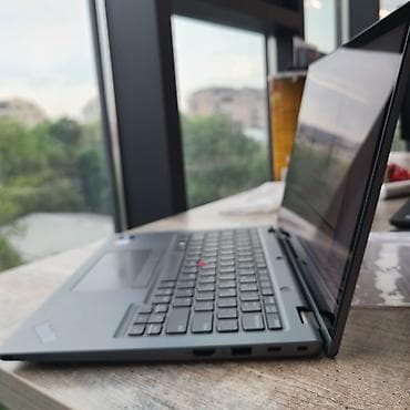 hyper x: Ноутбук Lenovo ThinkPad в корпусе серого цвета, оснащенный процессором — 5