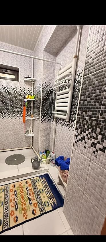 квартира 3 мкр: 65 м², 3 комнаты, Забор, огорожен — 2