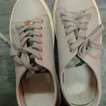 Өтүктөр: Женская обувь, две пары. 1500 1) Кеды/кроссовки: - Цвет: светло‑серый — 1