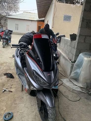 акрапович выхлоп: Макси скутер 
Журбой атат мотор ачыш керек
Калганы идеал — 3