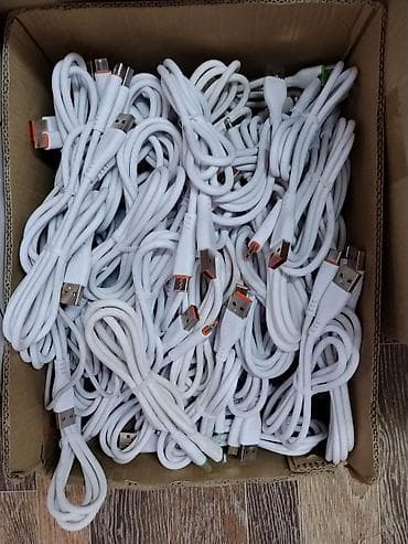Стол компьютерлери жана комлектөөчүлөр: Белые USB‑кабели для зарядки и передачи данных. Особенности: - — 1