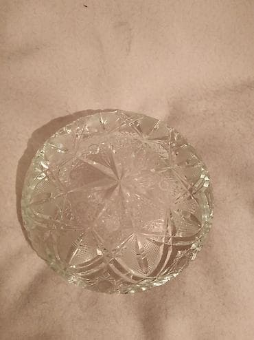 камни 70: Стеклянная, круглой формы пепельница с 4 углублениями для сигарет, с — 7