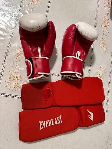где купить борцовки: Боксерский комплект: перчатки Venum + кистевые бинты/защита Everlast — 2