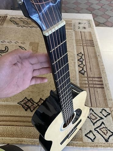 yamaha инструменты: Гитара - Корпус: глянец, верх — светлый, нижняя дека и обечайки — — 2