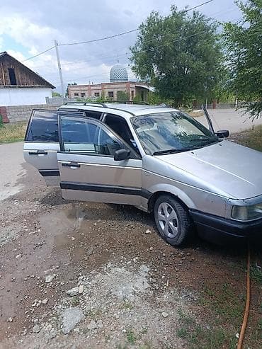 Volkswagen Passat: 1991 г., 1.8 л, Механика, Универсал