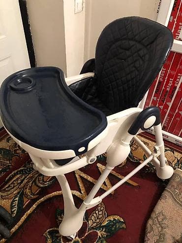 Детский стульчик для кормления. - Цвет: темно‑синий/белый. - Жесткий