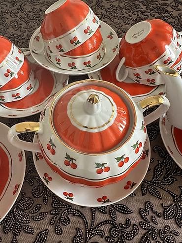 Винтажный красивый чайный сервиз из костяного фарфора на 6 персон at lalafo.kg Винтажный красивый чайный сервиз из костяного фарфора на 6 персон