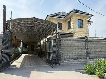 Кыймылсыз мүлк: На участке расположены 2 двухэтажных дома, благоустроенный двор с — 1