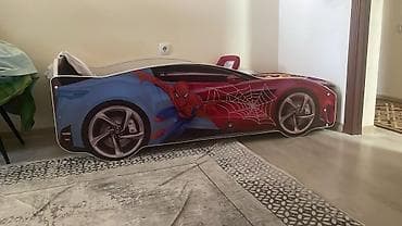 Детская кровать-машина с ярким принтом «Человек-паук». Описание: -