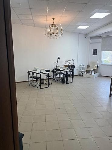 гараж с местом: Аренда офисов, 46 м², В бизнес центре — 2