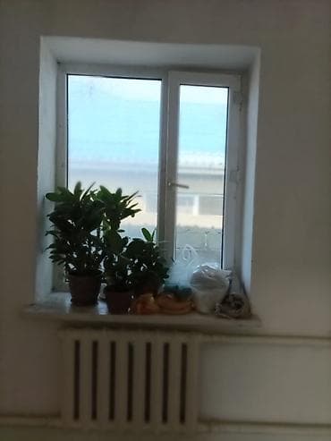 комната берем: Сдаётся небольшое помещение с удобствами. Планировка и помещения: - — 4