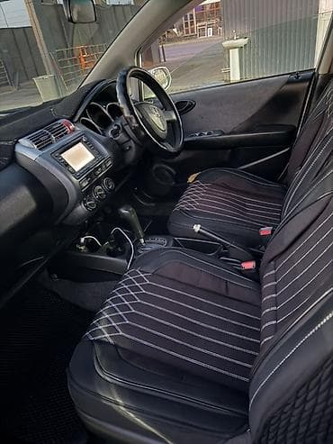 passat b2: Honda Fit: 2002 г., 1.3 л, Вариатор, Бензин, Хэтчбэк — 5