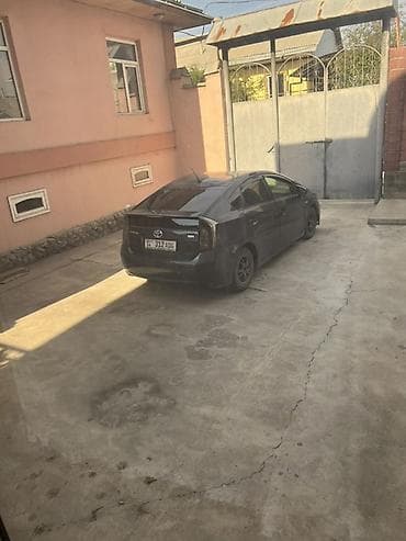 2 8: Toyota Prius: 2015 г., Гибрид, Хэтчбэк — 1