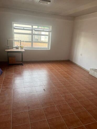 аренда помещений под салон: Сдаем комнату в районе старого толчка Адрес ул Киргизская 1а Туалет — 2