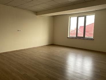 бейшеналиева 70: Сдаются помещения в здании в м-н Джал. Желательно под образовательные — 10