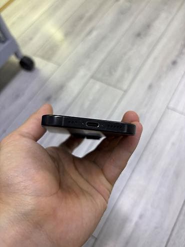 iphone 15 mini: IPhone 16 Pro, Б/у, 256 ГБ, Black Titanium, 89 % — 6