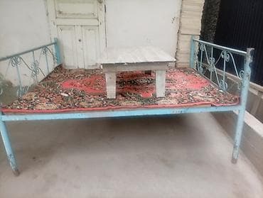 wooden bed: Металлическая тапчан - тапчан с прочной металлической рамой — 1