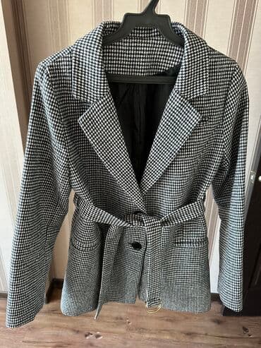 Продаю стильный твидовый пиджак в идеальном состоянии,размер подойдет