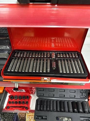 hi tech: Набор удлинённых бит и насадок в металлическом кейсе. Состав: - — 1