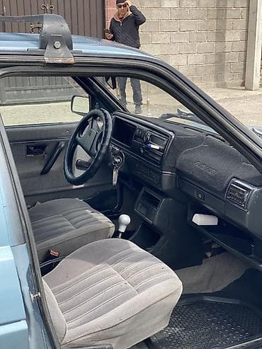 на продажу: Volkswagen Jetta: 1990 г., Ручные, Седан — 3