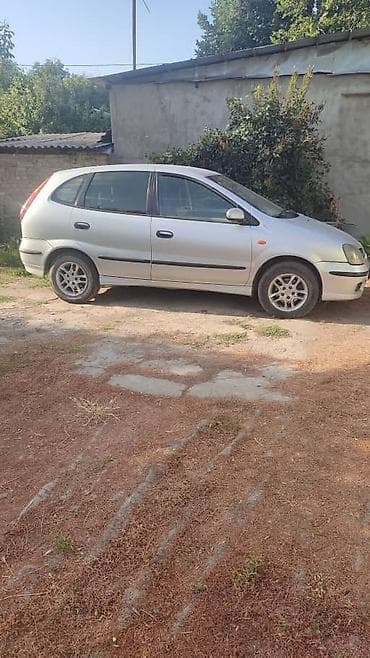 Nissan Almera Tino: 2001 г., 1.8 л, Кол менен иштөөчү, Бензин, Хетчбек — 2