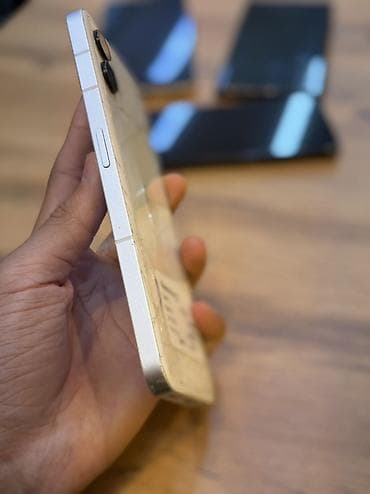 лучшие телефоны до 15000: Nothing, Phone 2, 256 ГБ, цвет - Белый — 3