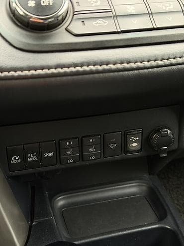 rav4: Toyota RAV4: 2016 г., 2.5 л, Гибрид — 8