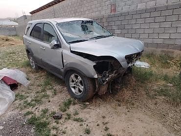 видном: Kia Sorento (первое поколение), серебристый кроссовер 5‑дверный — 2