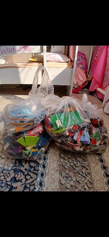 буву кирпич: 6-7 килограммов Лего (на разброс) — 3