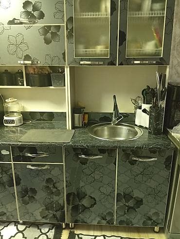 Продаю кухню б/уматериал МДФ ламинированный длинна 2.50 высота — 3