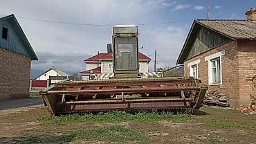 чип панели: Зерноуборочный комбайн с кабиной оператора и жаткой. Основные узлы и — 1