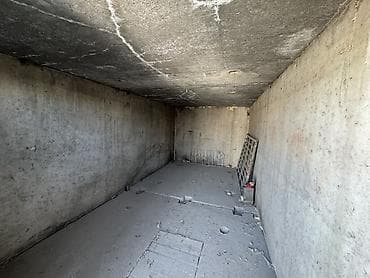 кирпичный гараж: 18 м², Бетонный — 3