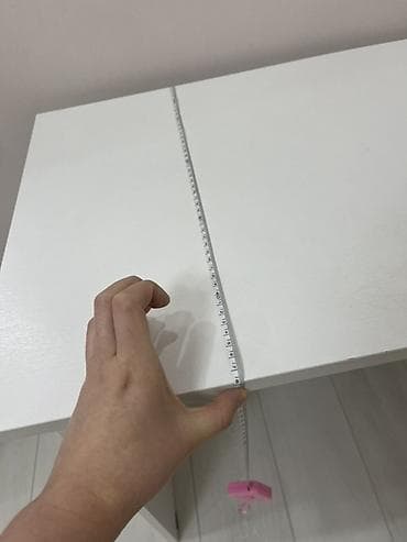 угловой кухонный стол для маленькой кухни: Компактный прямоугольный стол белого цвета. Характеристики: - Размер — 4