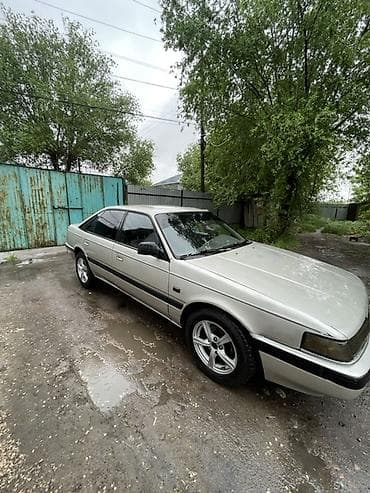 Mazda 626: 1990 г., 2 л, Механика, Бензин, Хэтчбэк — 3