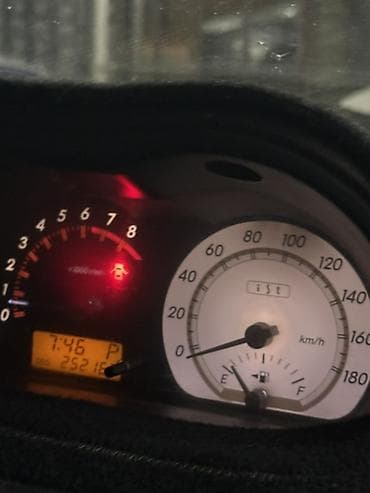 Toyota: Toyota Ist: 2002 г., 1.5 л, Автомат, Бензин, Хэтчбэк — 6
