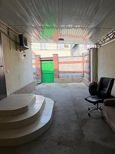 Дом с крытым двором и летней кухней - Закрытый двор с навесом