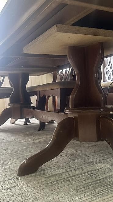 small table: Продается большой, прочный стол вместе со стульями, из натурального — 6