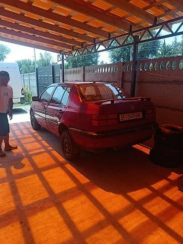 Унаа сатуу: Volkswagen Vento: 1993 г., 1.8 л, Кол менен иштөөчү, Бензин, Седан — 5
