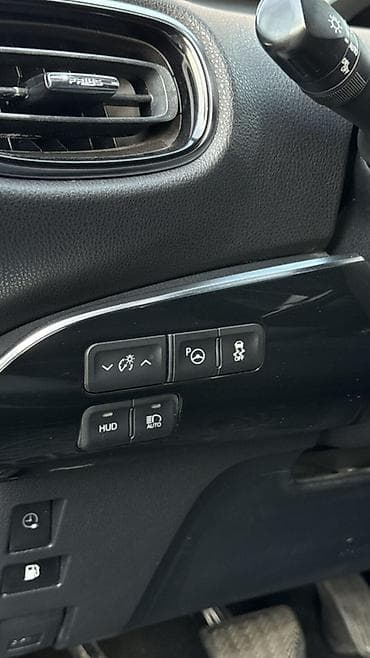 Транспорт: Toyota Prius: 2017 г., 1.8 л, Вариатор, Гибрид, Хетчбек — 7
