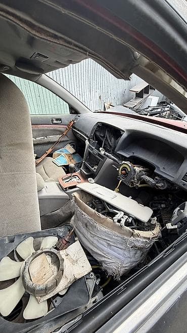 Разбор автомобиля на запчасти Предлагаются б/у узлы и детали с седана