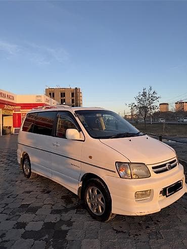 Toyota Noah: 2000 г., 2 л, Автомат, Бензин, Минивэн