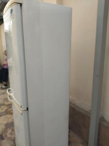 j 7: Холодильник Samsung, Двухкамерный — 4