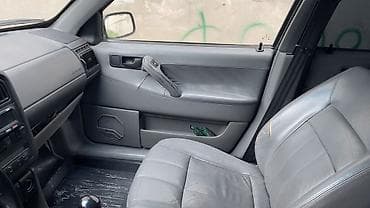 авто груз: Volkswagen Passat Variant: 1993 г., 2 л, Бензин, Универсал — 8